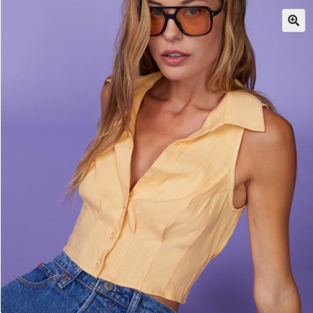 MONROW Linen Sleeveless Button Down Sand